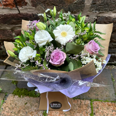 Aquatic Scent - A breathtaking spray of seasonal flowers interspersed with foliage. Natural, beautiful and just perfect.